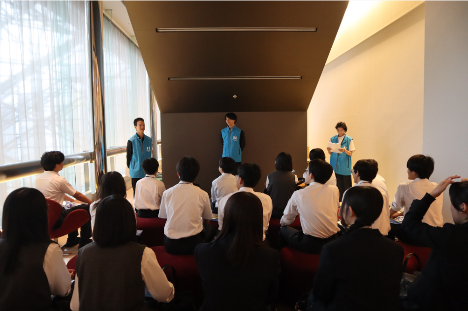 招待学生へ演奏の聴きどころを解説