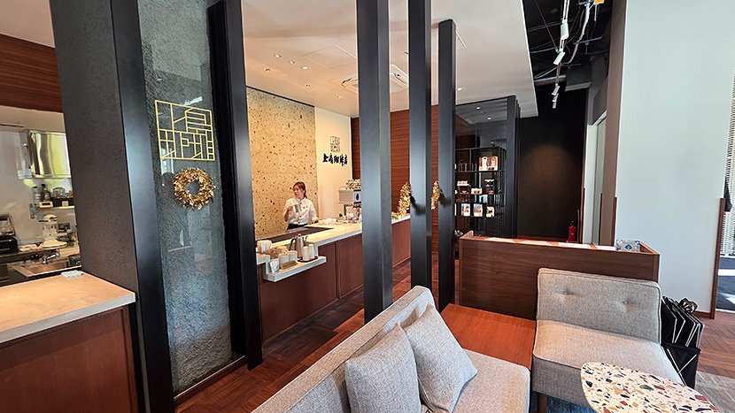 （写真9）上島珈琲の実証実験が行われている店舗では、通常の営業も行っている　イメージ