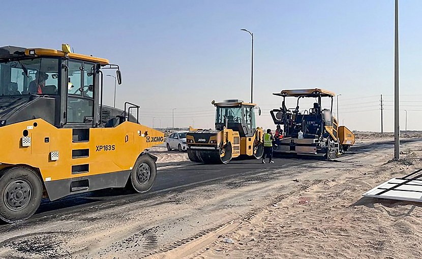 (図3)サウジアラビアの道路補修工事に使われたXCMGのロードローラー(出典:XCMGのWebサイトより引用) イメージ
