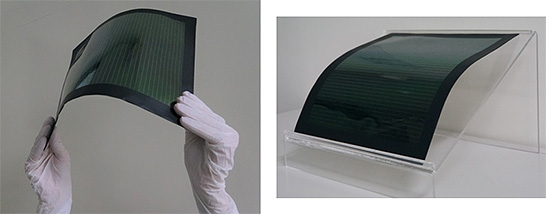 東芝が開発したフィルム型の太陽電池（出典：東芝のプレスリリース）　イメージ