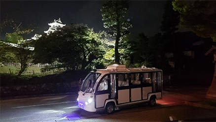 （写真）夜間での遠隔型自動運転のイメージ（ソフトバンクのホームページより引用）　イメージ