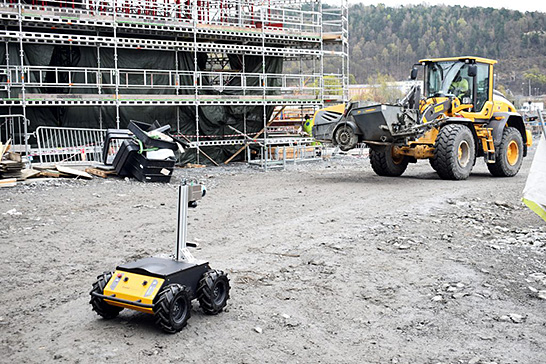 （写真1）Scaled Roboticsの品質管理ソリューションで利用されている自律走行型の4輪ロボット（出典：Scaled Roboticsのホームページより引用）　イメージ