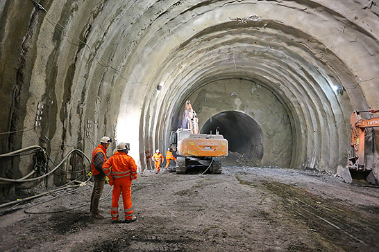 5Gでトンネル工事のリスクを低減　イメージ