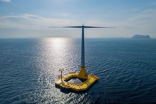 (写真1)響灘沖に浮かぶバージ型浮体式洋上風力発電所(出典:ひびきフローティングウィンドパワー合同会社 プレスリリース) イメージ