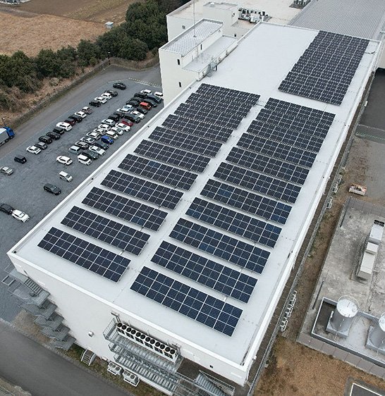 （写真2）関東第3センター設置の太陽光パネル（出典：ＮＸワンビシアーカイブズ）　イメージ
