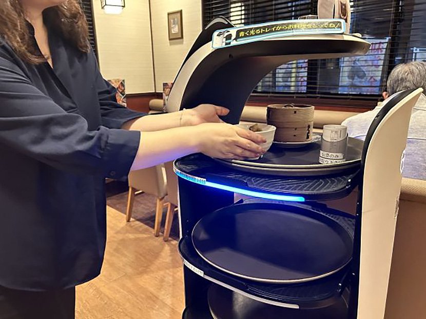 飲食店で注目されている配膳ロボットとは　イメージ