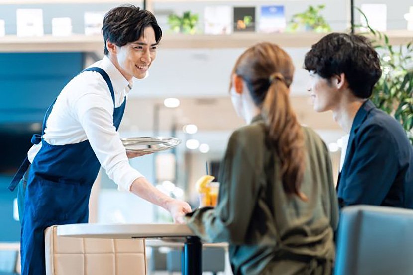 配膳ロボットを飲食店に導入するメリット3つ　イメージ