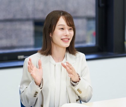 インタビューの写真