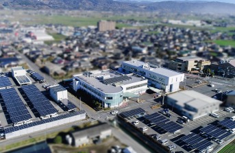 完成した小城市庁舎全景(佐賀県)